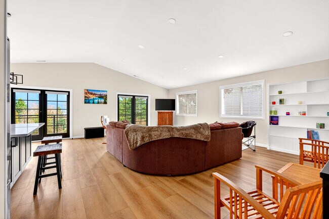 Foto del edificio - 461 NW Jefferson Ave