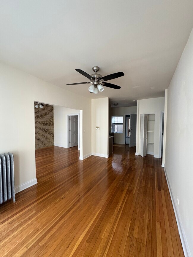 Foto del edificio - 4836 W Belle Plaine Ave