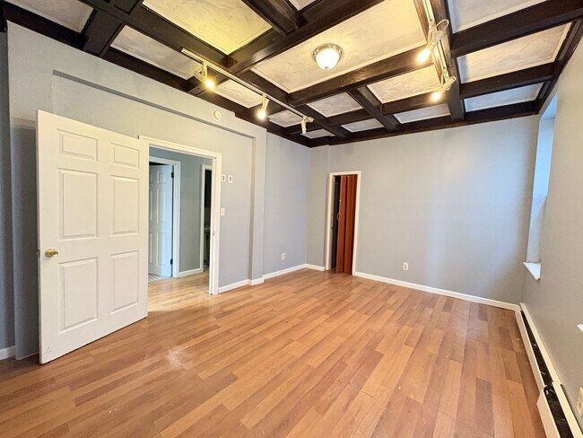 213 S Harrison 1N - 228 S Harrison St