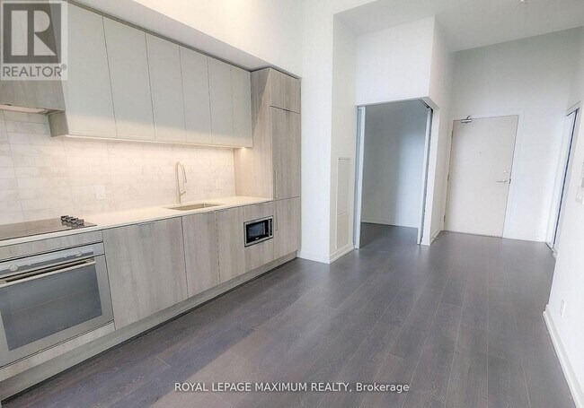 Photo du bâtiment - 2020 Bathurst St