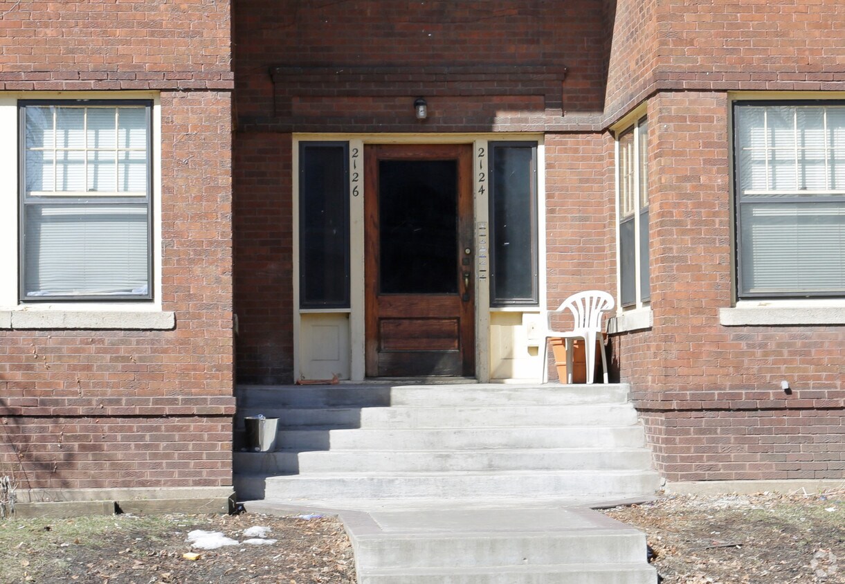 Foto del edificio - 2124-2126 Harriet Ave
