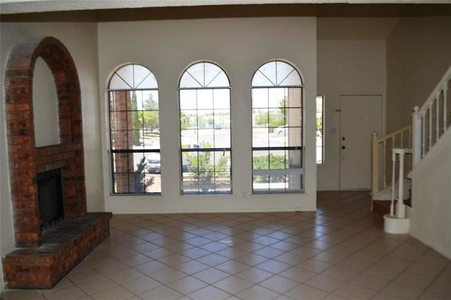 Building Photo - 900 Mark Wallace Ln