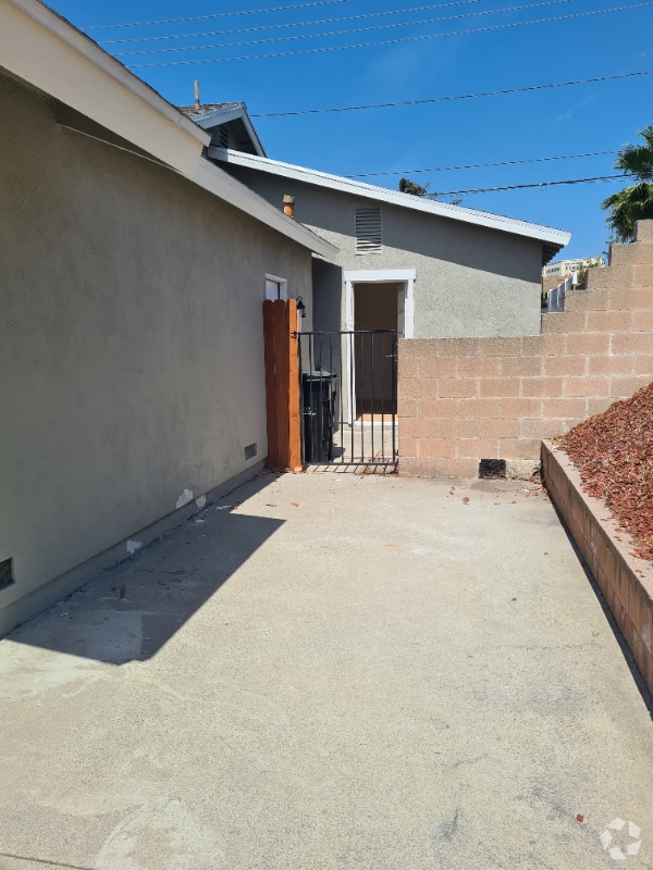 Building Photo - 1028 Farel Ave