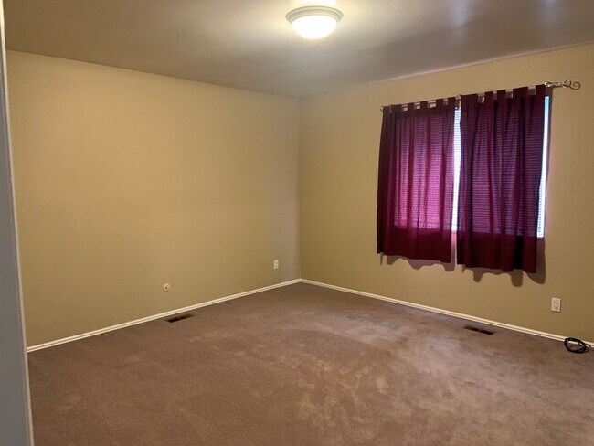 Foto del edificio - Spacious Sandy 3 Bedroom!