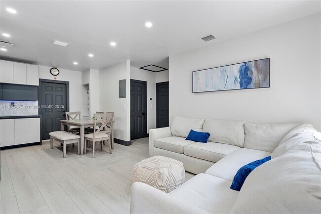 Foto del edificio - 100 NE 71st St