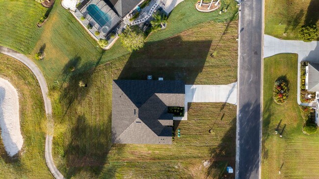 Foto del edificio - 577 Dowling Cir