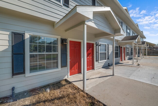 Building Photo - Townhomes on Anita