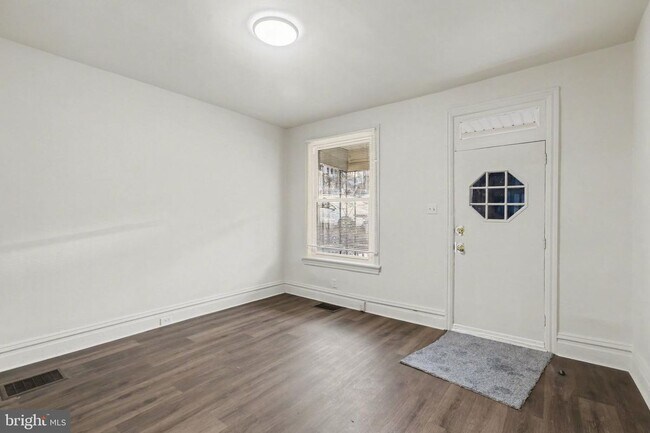 Building Photo - 335 Poplar St