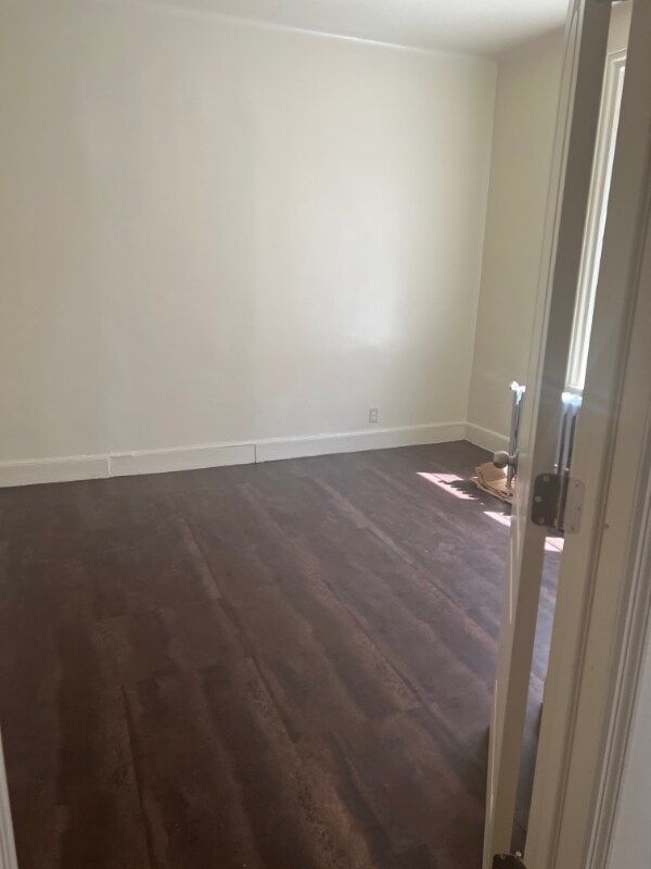 Building Photo - 564 Lincoln Ave