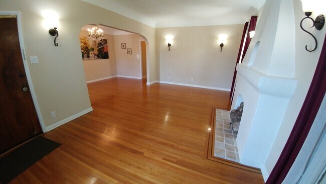 Building Photo - Gorgeous and Spacious 3-Bedroom 2-Bath home with Built-In BBQ, Garage, Hardwood Floors & Yard! MO...