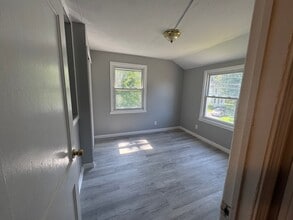 Building Photo - 125 Woodlawn Cir