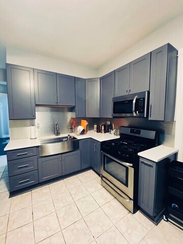 Foto del edificio - 3220 N Drake Ave