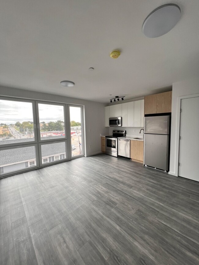 Building Photo - 160 Middlesex St