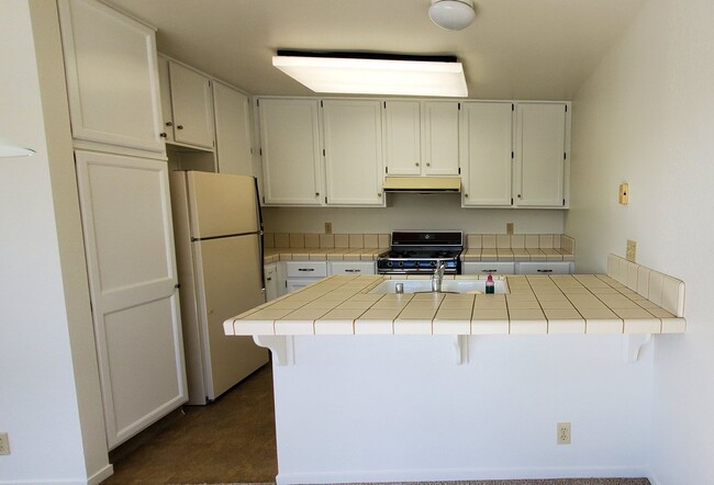 Building Photo - 2bd/2ba Condo near Marigold Center