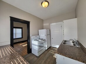 Building Photo - 315 E 24th St