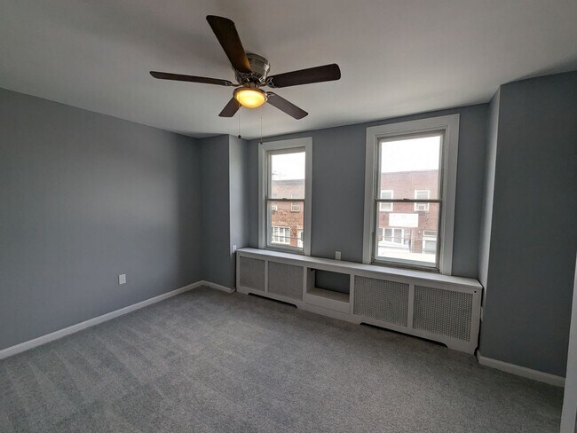Building Photo - Updated Home - Grays Ferry