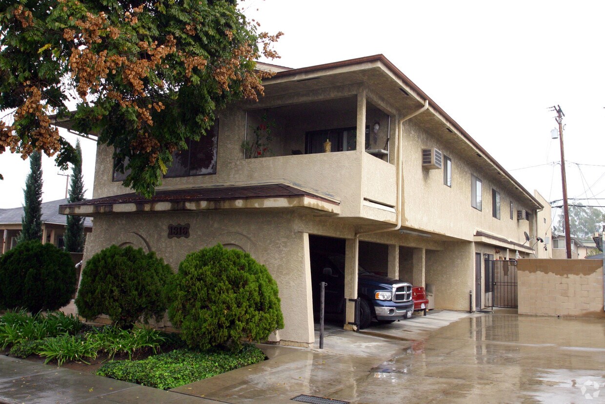 Primary Photo - 1316 Quincy Ave