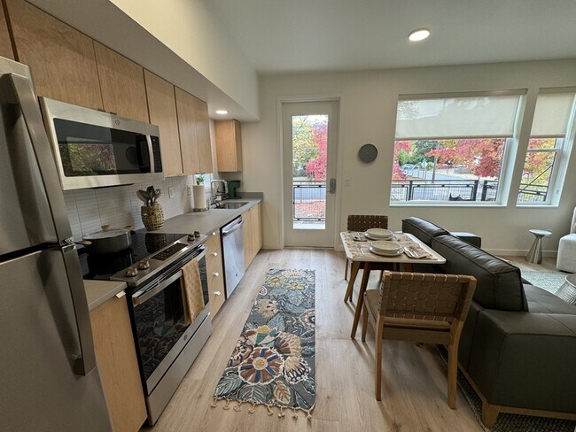 Building Photo - 168 Garfield St