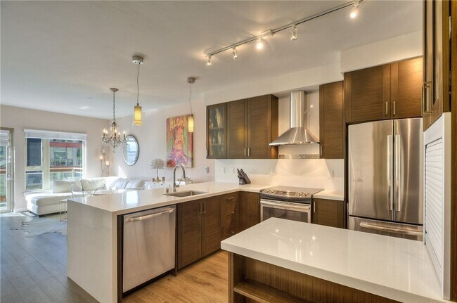 Foto del edificio - Spacious 1 bedroom condo with amenities fo...