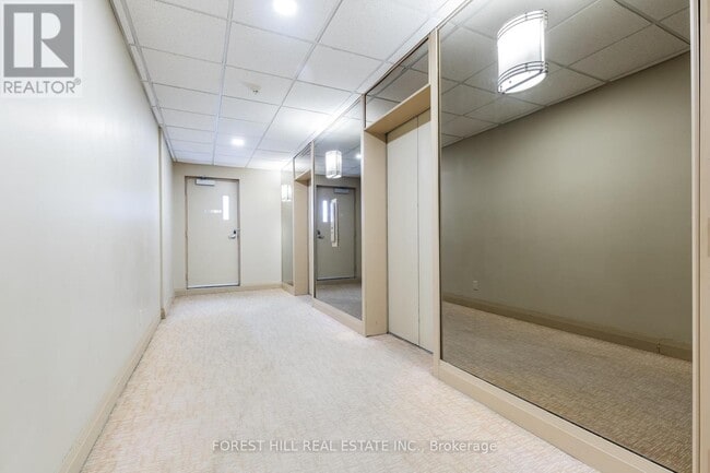 Building Photo - 2737 Keele St