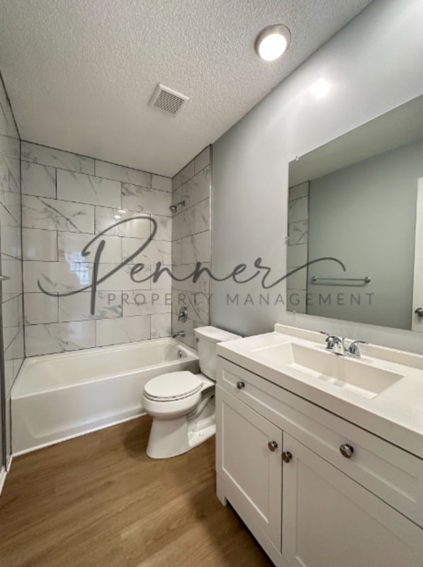 Building Photo - 805 NW Oxford Dr