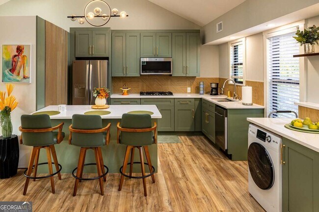 Foto del edificio - 1668 N Druid Hills Rd NE