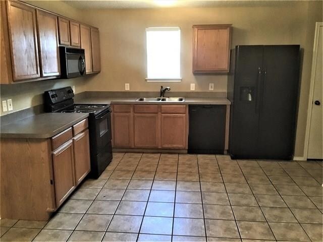 Building Photo - 2741 Briscoe Dr