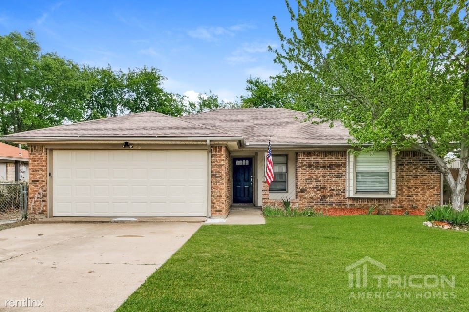 825 Vaughn Dr, Burleson, TX 76028 House for Rent in Burleson, TX