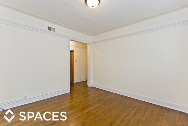 Building Photo - 1354 W Berwyn Ave