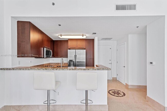 Foto del edificio - 6515 Collins Ave