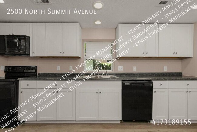 Foto del edificio - 2500 N Summit Ave