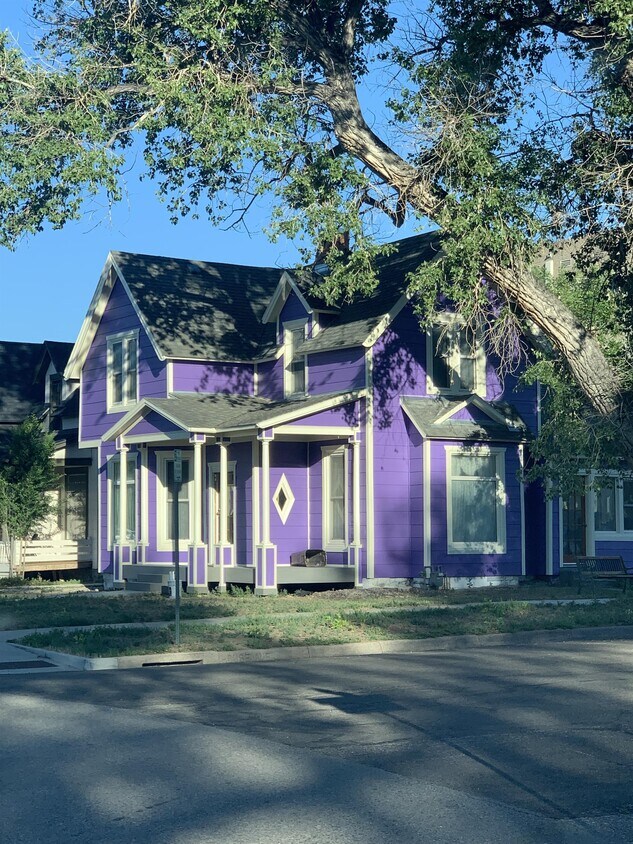 Primary Photo - 222 E 25th St