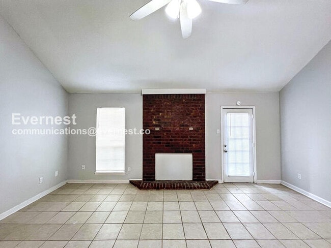 Foto del edificio - 375 Blair Dr W