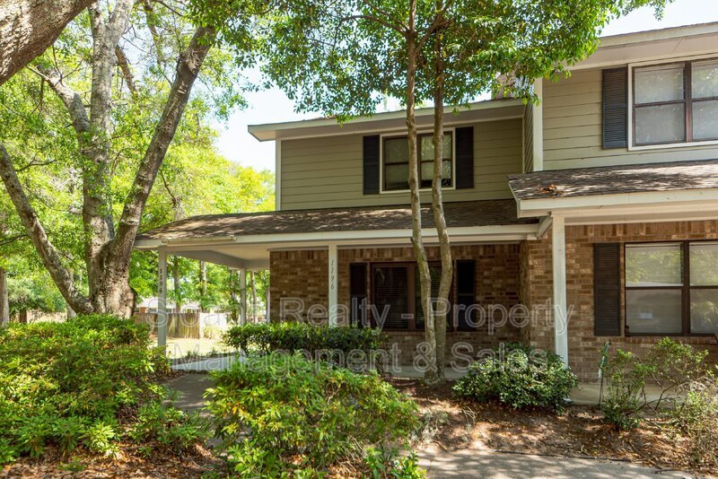Photo - 1196 Julian Clark Rd