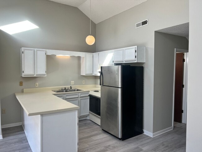 Foto del edificio - Beautifully Updated Studio in Island Green!