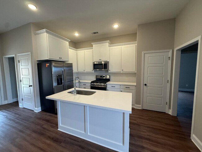 Building Photo - 110 Madisonville Dr