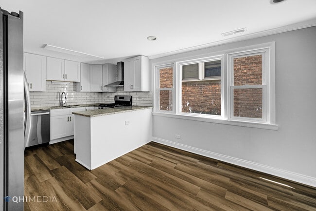 Building Photo - 135 Custer Ave