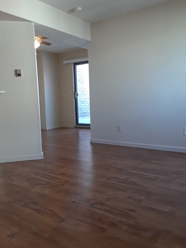 Building Photo - 17054 E Tennessee Dr