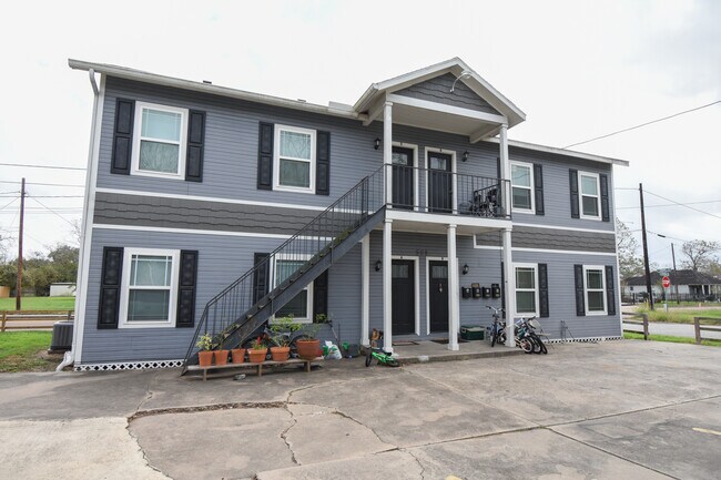 Exterior - 508 E Convent St