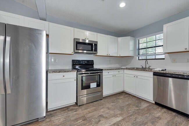 Building Photo - 3559 Balboa Cir