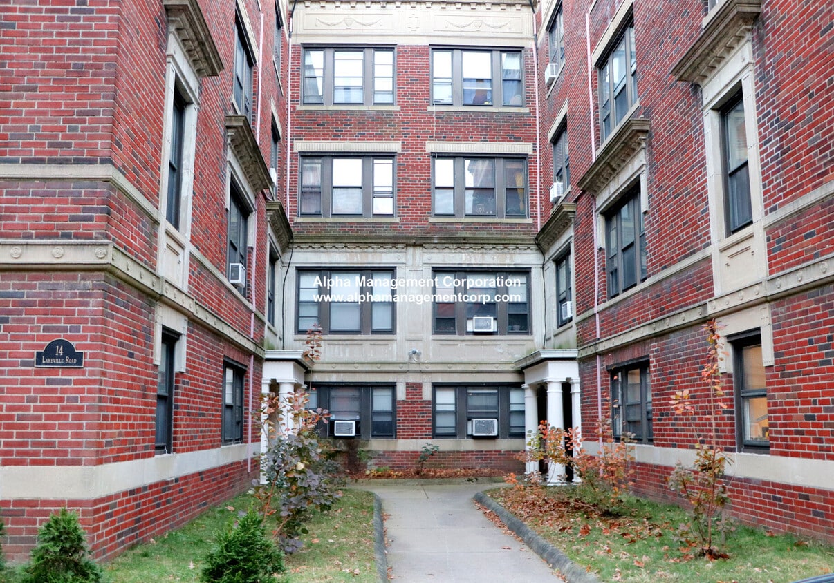 Primary Photo - 14 Lakeville Rd