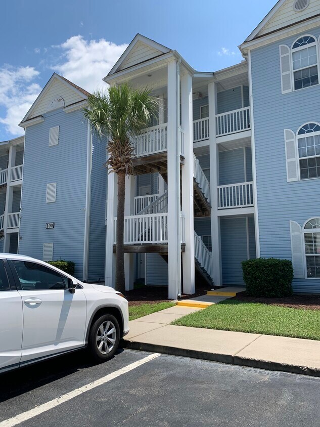Foto principal - 100 Fountain Pointe Ln