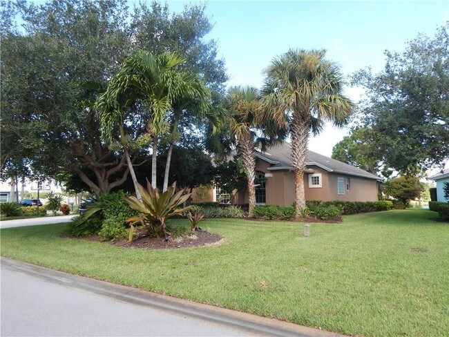 Building Photo - 241 SW Fernleaf Trail