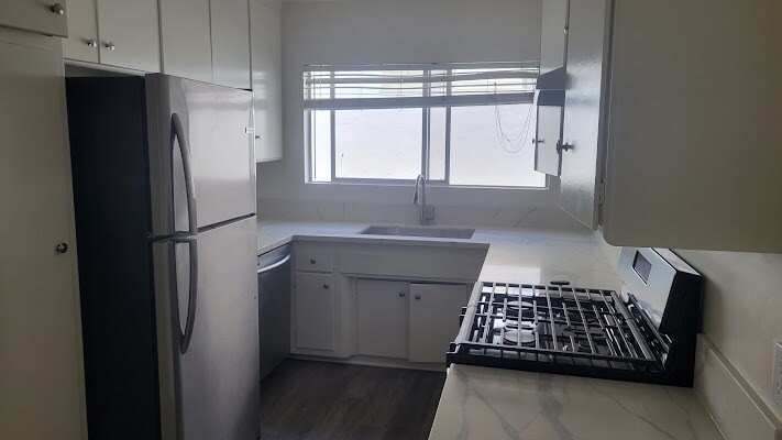 Foto del edificio - 7822 W Manchester Ave