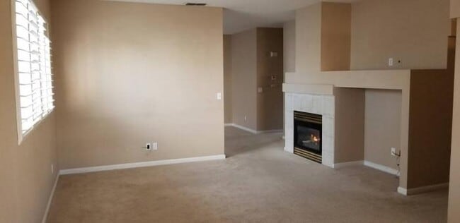 Building Photo - 4 bedroom in Sacramento CA 95829