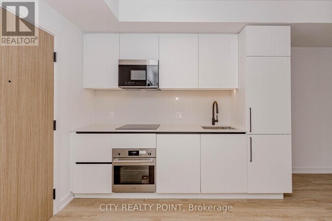 Building Photo - 35 Parliament St