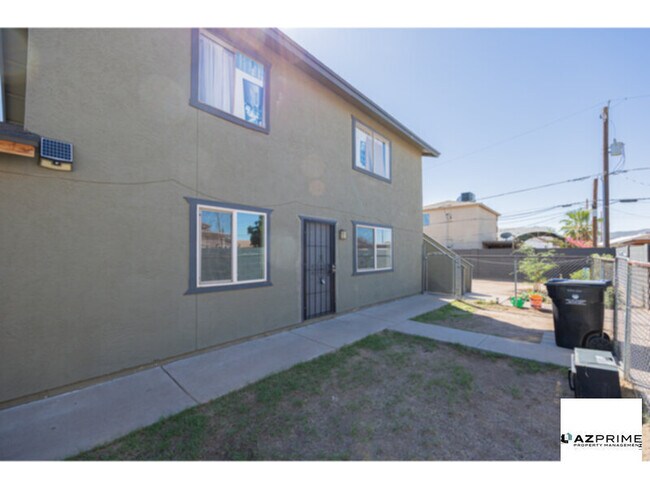 Foto del edificio - Embrace Comfort and Elegance in this Pristine 3/2 Apartment in Phoenix.