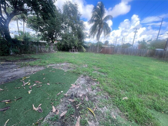 Foto del edificio - 1385 NE 129th St