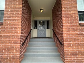 Building Photo - 205 Elm St