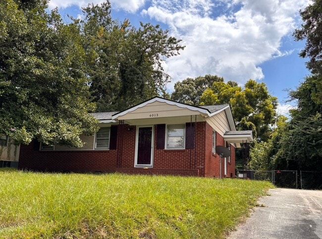 Foto del edificio - 3 BED 1.5 BATH IN HEART OF FAYETTEVILLE NC